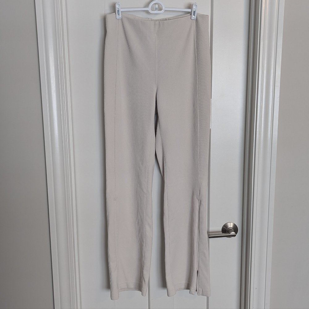 Lululemon Softstreme Ribbed Zip Leg 34" Pant - Off White sz 12